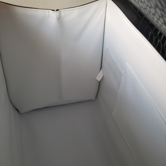 Modern Picnic Large Luncher in Black Faux Crocodile - Picture 11 of 15